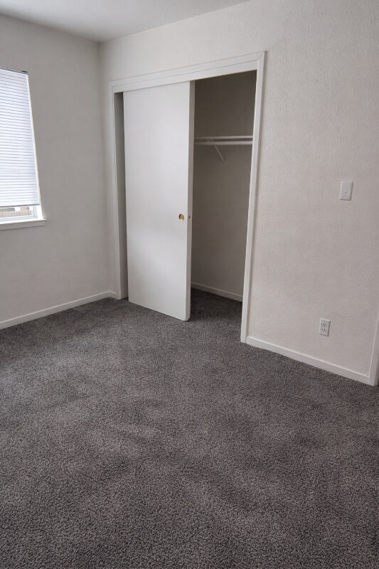 Building Photo - 6667 Blue Heron Dr