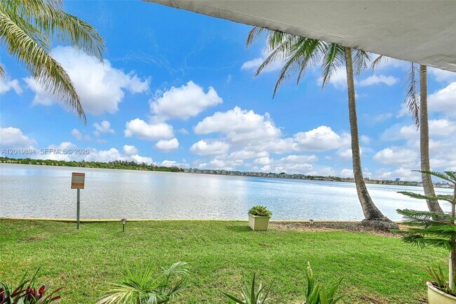 Building Photo - 1075 NE Miami Gardens Dr