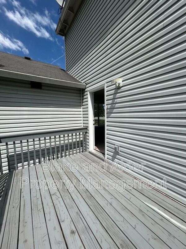Building Photo - 5609 SE 117th Ave