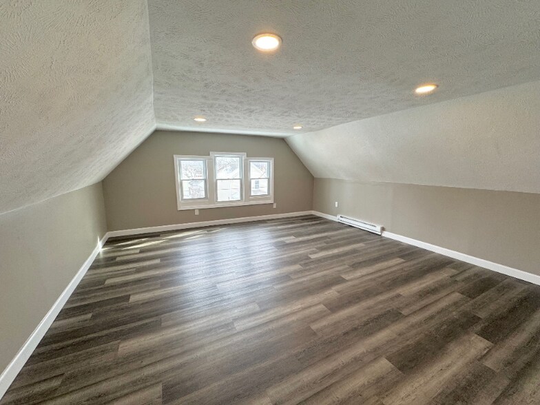 Building Photo - 3336 W 41st St