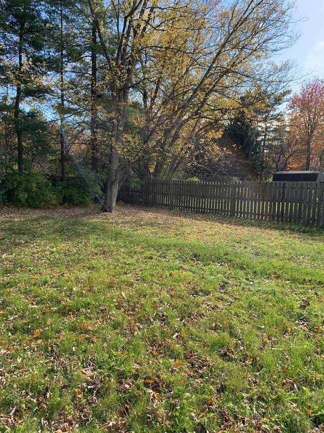 Building Photo - 818 Eastchester Dr