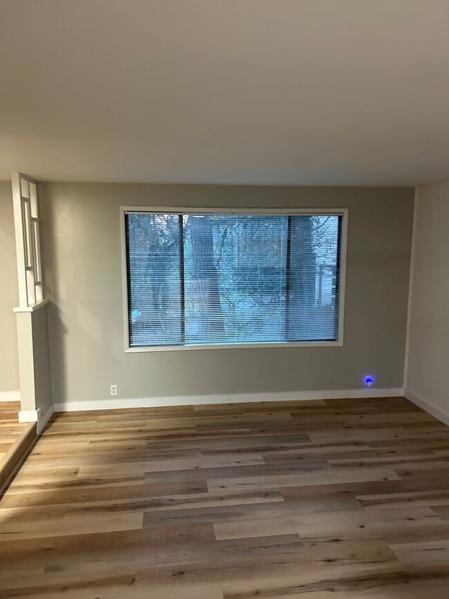 Building Photo - Lovely South Hills home, 4BD/3BA, Available early June!