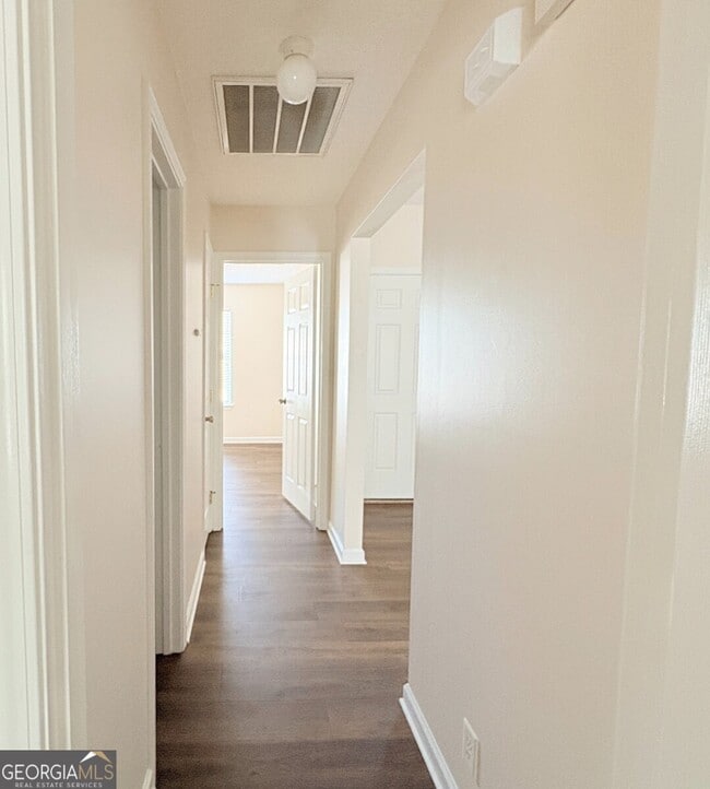 Building Photo - 102 Lake Victoria Dr