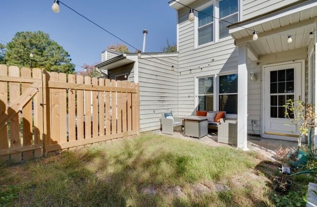 Building Photo - 3302 Comstock Rd