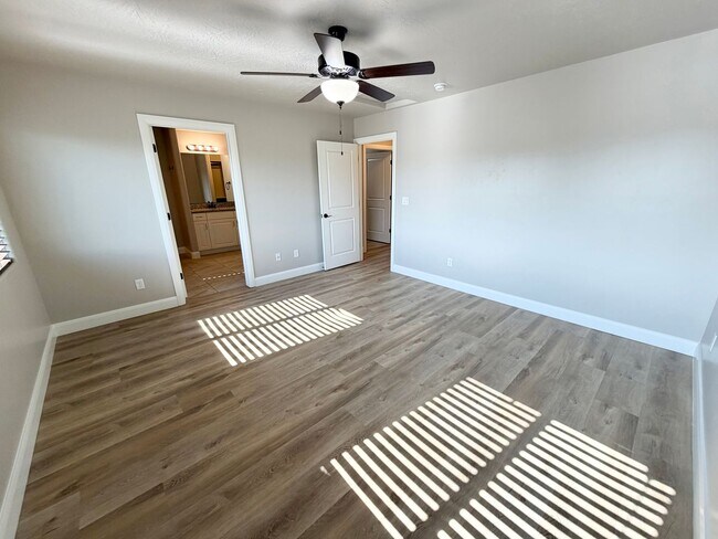 Building Photo - 355 W 200 S