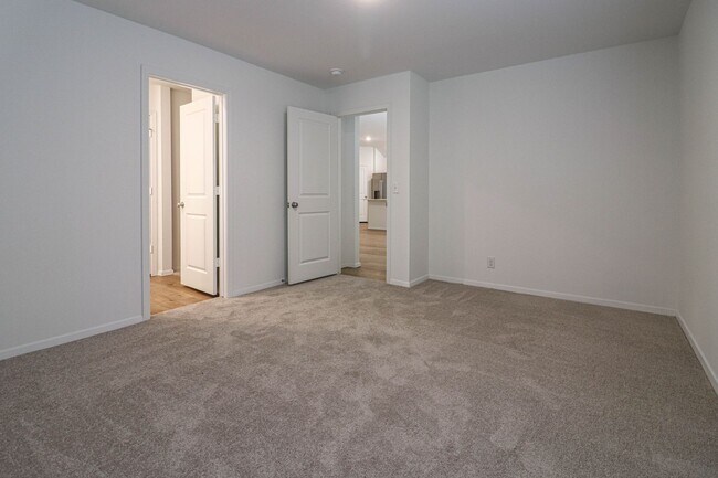 Building Photo - 3202 S 15th Pl