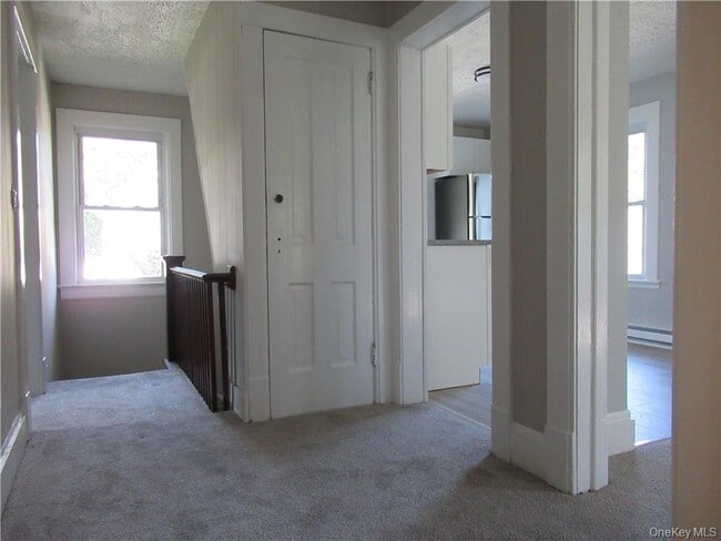 Building Photo - 25 Fairway Dr