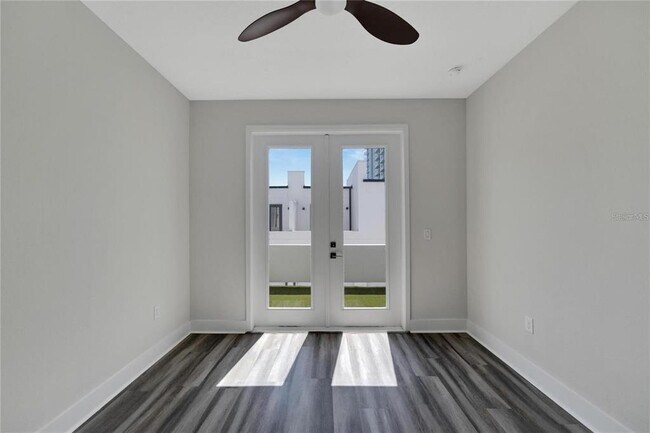Building Photo - 833 Calla Terrace N