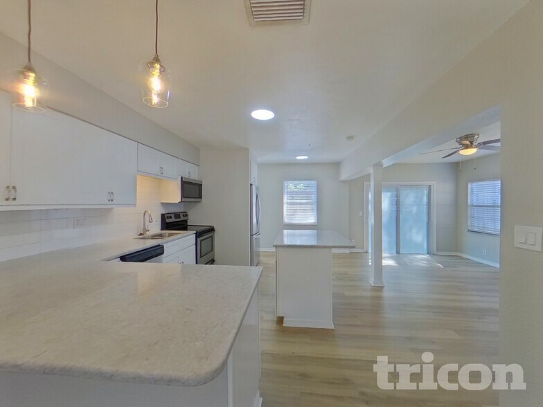 Building Photo - 2413 Park St N