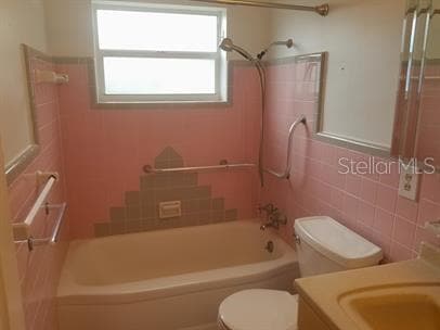 Building Photo - 1560 Robinson Dr N