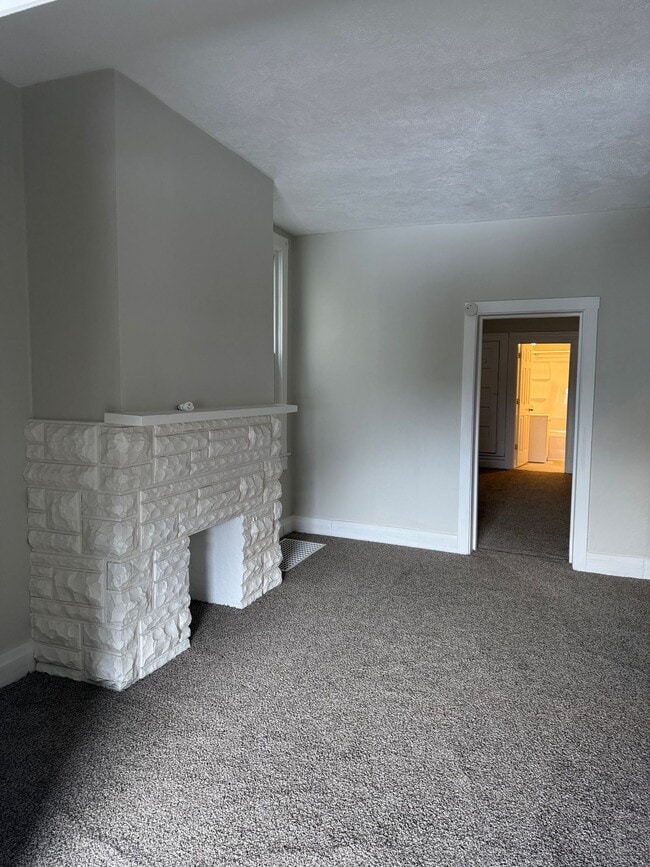 Building Photo - 1 Bed 1 Bath in Swissvale