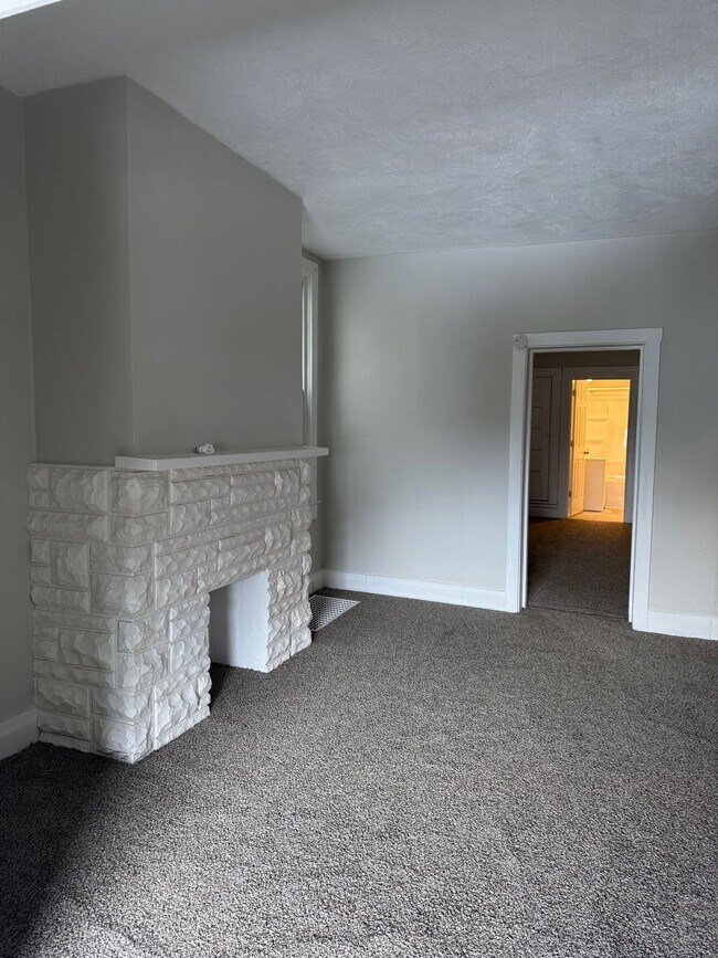Building Photo - 2 Bed 1 Bath in Swissvale!