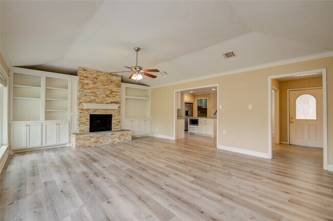 Building Photo - 14211 Ella Lee Ln