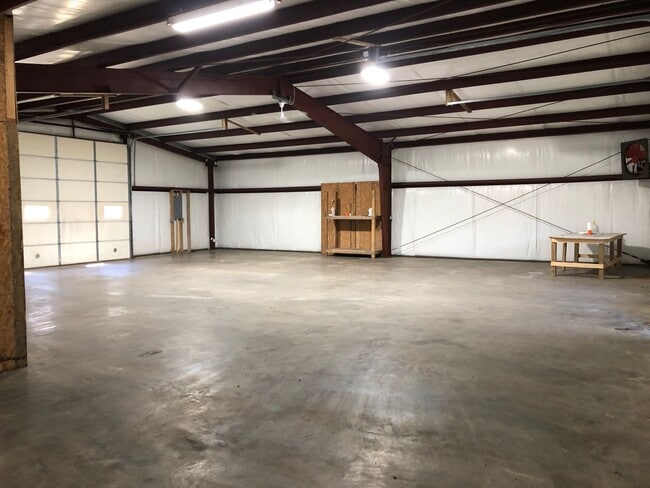 Building Photo - 3 Bedroom 2.5 Bath Home in the country!