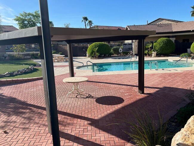 Building Photo - Henderson - 2 bedroom condo