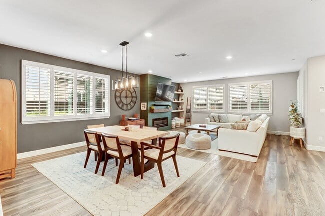 Building Photo - Beautiful 4-Bedroom, 3-Bath Home on a Quiet Cul-de-Sac in Woodland