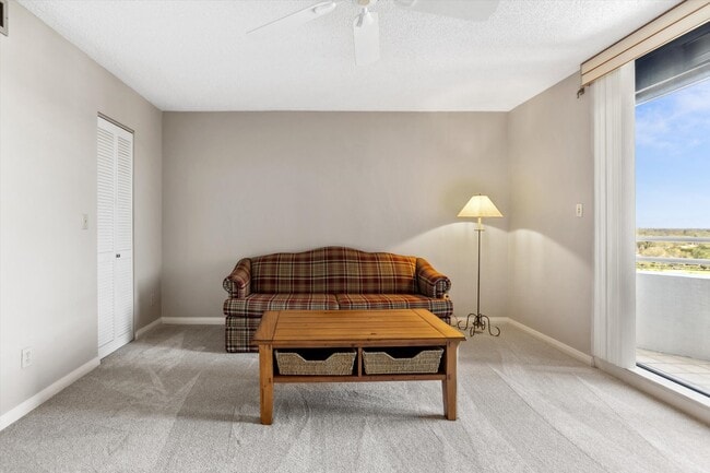 Building Photo - 5950 Pelican Bay Plaza S