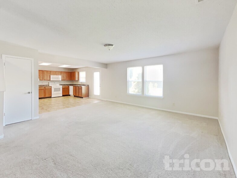 Building Photo - 5632 N Jefferson Dr