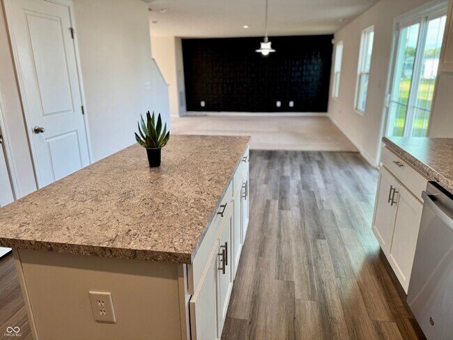 Building Photo - 830 McArthur Dr