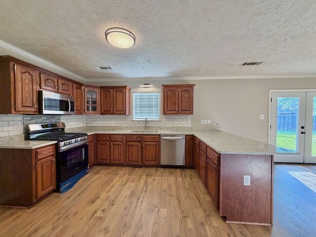Building Photo - 271 Meadowland Dr