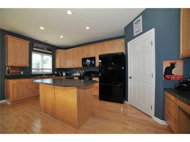 Building Photo - 704 Park Plaza E