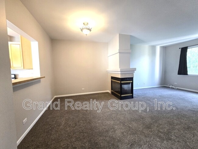 Building Photo - 652 S Rosehall Ln