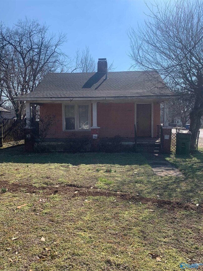 Building Photo - 1302 Oshaughnessy Ave NE