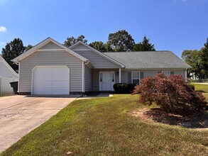 Building Photo - 3BR 2BA One Story Home with Garage