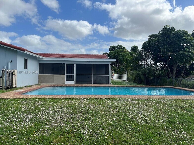 Building Photo - 7520 NW 44th Ct