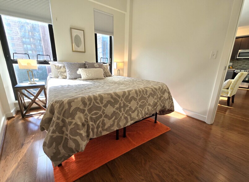 Primary Bedroom - 1320 Fenwick Ln