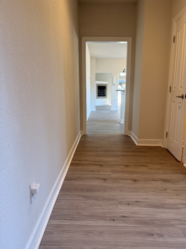 Building Photo - 407 16th St