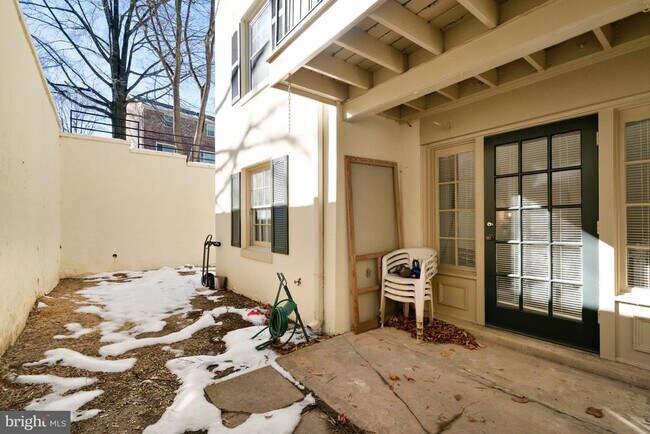 Building Photo - 5902 Surrey Hill Pl