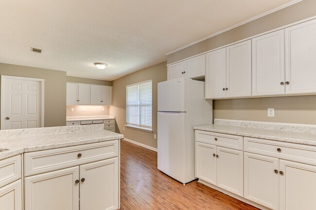 Building Photo - 208 Stonington Dr