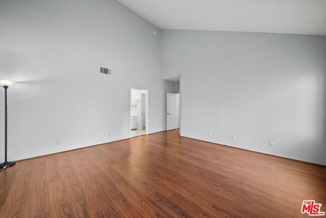 Building Photo - 14572 Dickens St