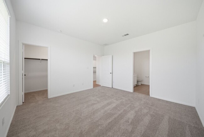 Building Photo - 833 High Mesa Ln
