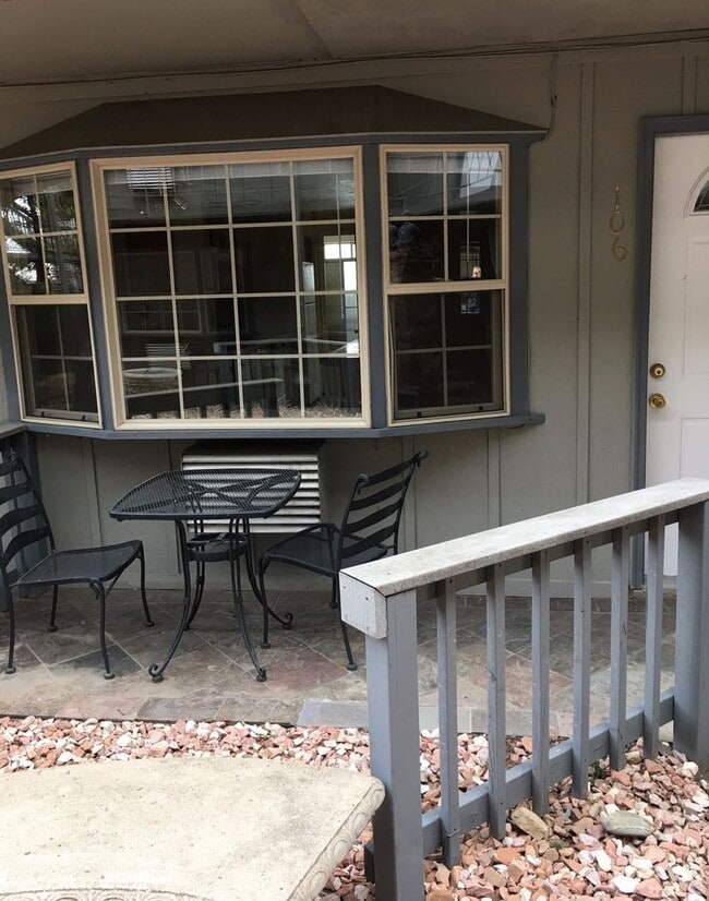 Building Photo - Cat-friendly 1 BD w/ BIG PATIO on the FIRS...