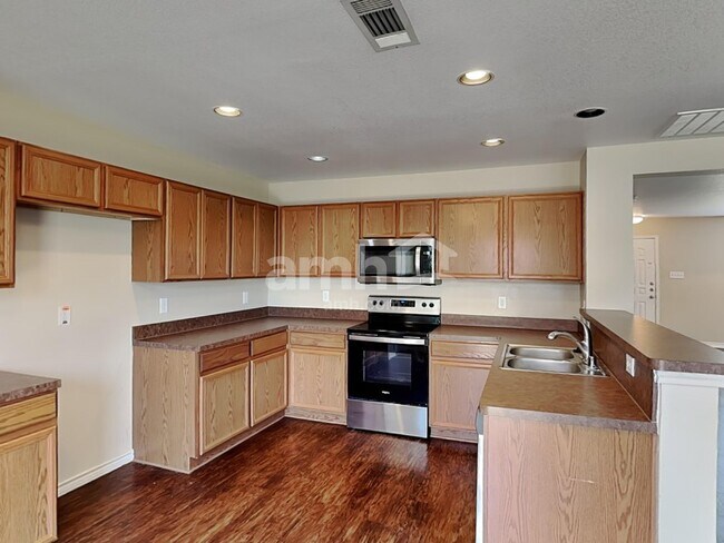 Building Photo - 5459 Montague Ln