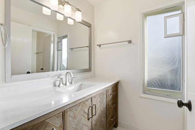 Building Photo - 1201 Weymoth Dr