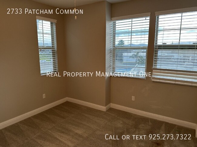 Building Photo - 2733 Patcham Common