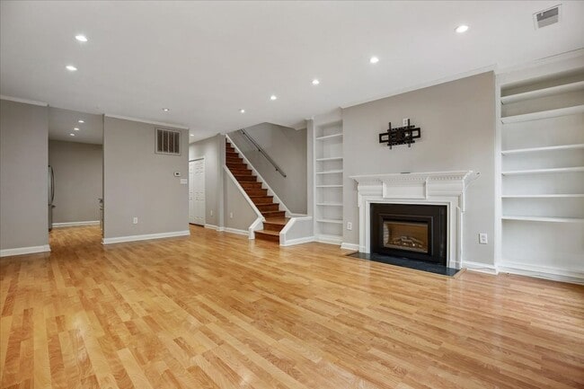 Building Photo - Spacious 2BR/2.5BA Townhouse-Style Condo in Gated Mount Pleasant Community