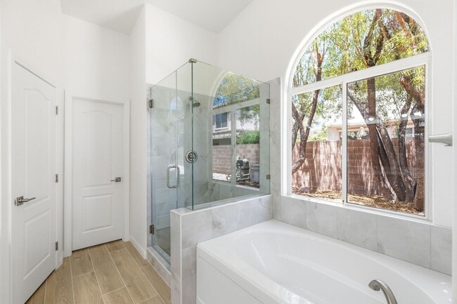 Building Photo - Beautiful Remodeled Single-Story Home W/ Pool in Southern Highlands