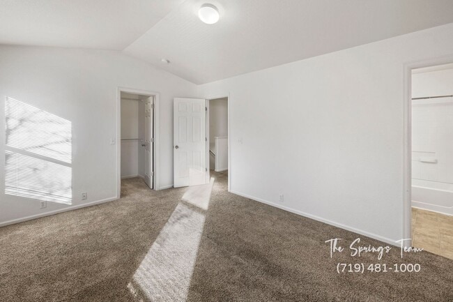 Building Photo - SPACIOUS 3BD/2.5BA TOWNHOME at THE BLUFFS AT SPRING CREEK with A/C **$500 move-in credit with a 1...