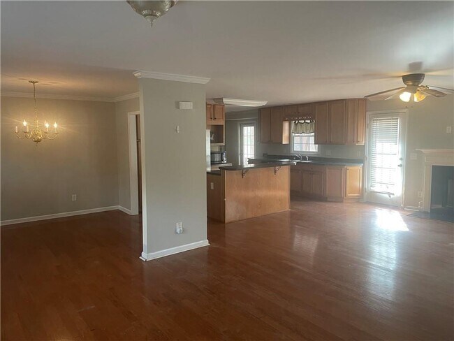 Building Photo - 227 Sandra Dr NW