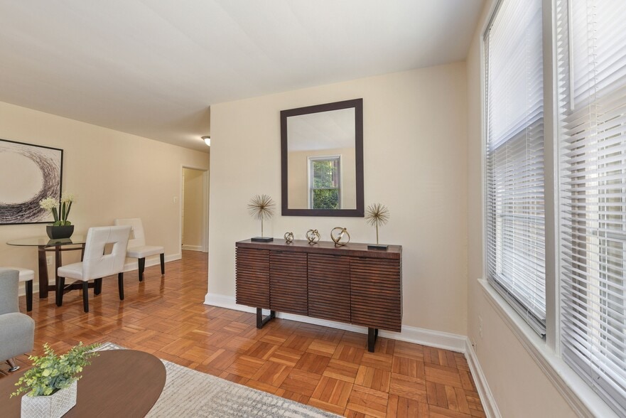 Building Photo - 2724-40 Porter Street