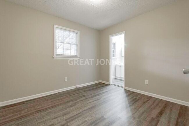 Building Photo - 1209 Hemlock St