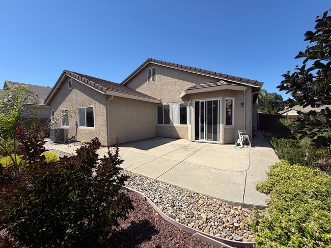 Building Photo - 3 bedroom + office | 2 bathroom | Single family home