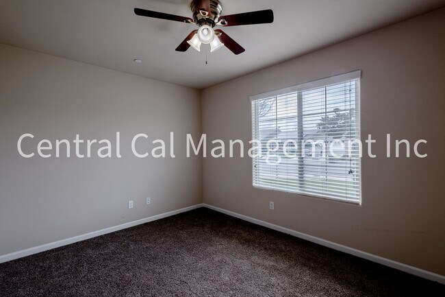 Building Photo - 4 Bedroom/2 Bath Home in the Northwest - $2595 Per Month!