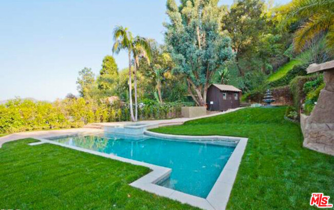 Building Photo - 10926 Alta View Dr
