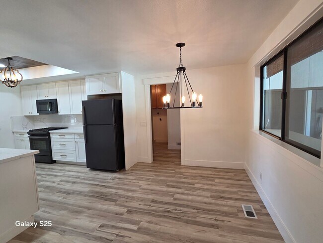 Building Photo - Large Four Bedroom with a Pool in Folsom
