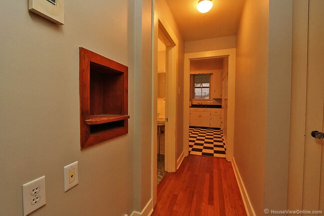 Building Photo - Three Story House Close to SEMO - June 2026- May 2027 Lease